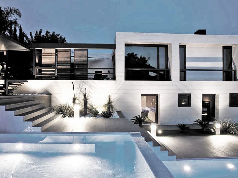 Iluminacion subacuatica de piscinas equipamiento de piscinas cantitec granada malaga almeria jaen